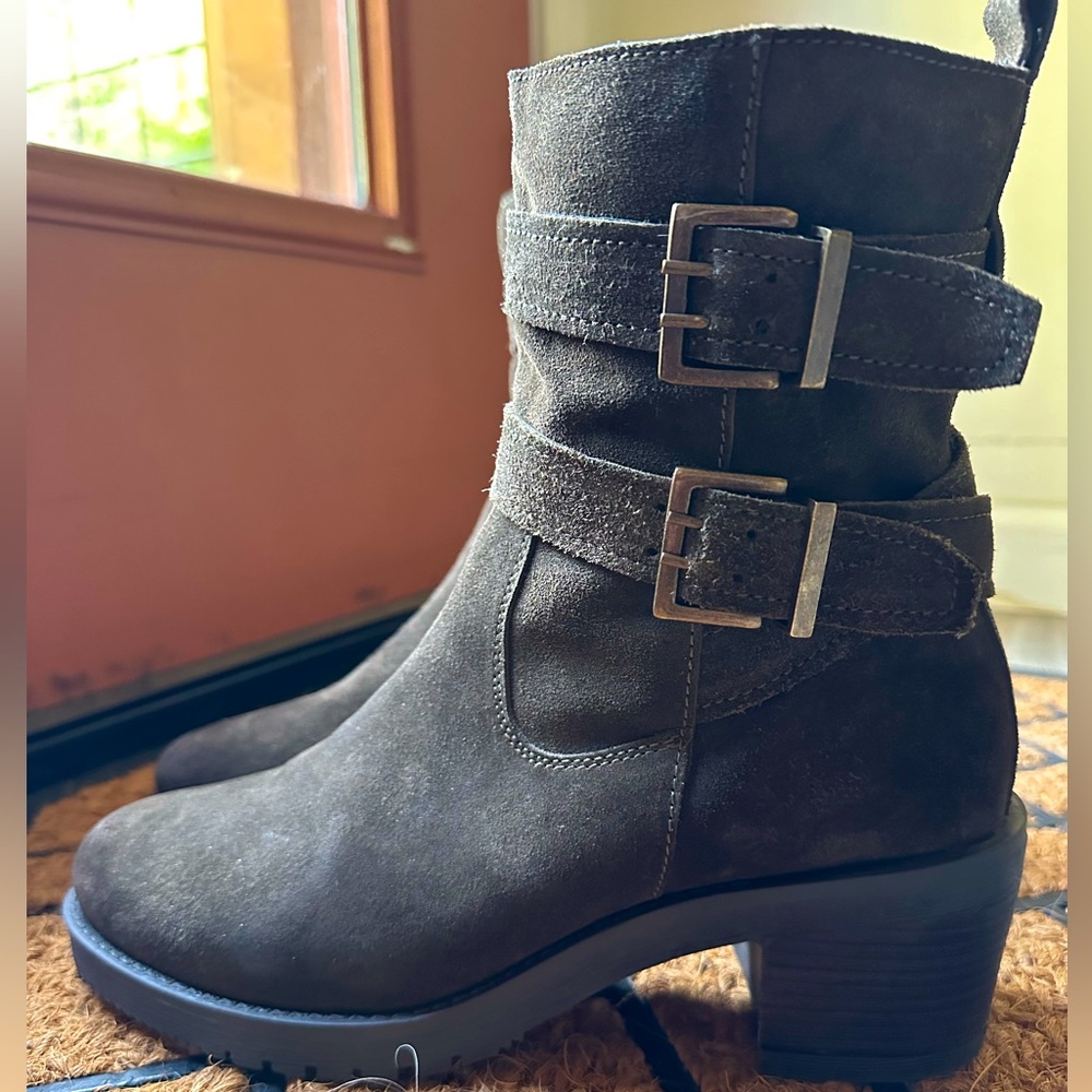 Vintage Foundry boots, women’s size 9